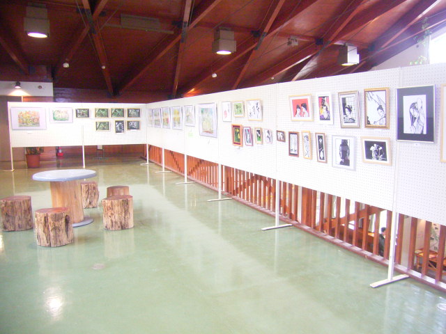 2階展示ホールキ
